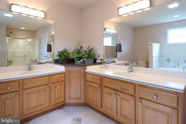 100 LOIS LN, State College, PA 16801