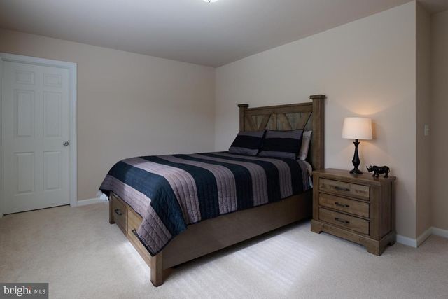 100 LOIS LN, State College, PA 16801