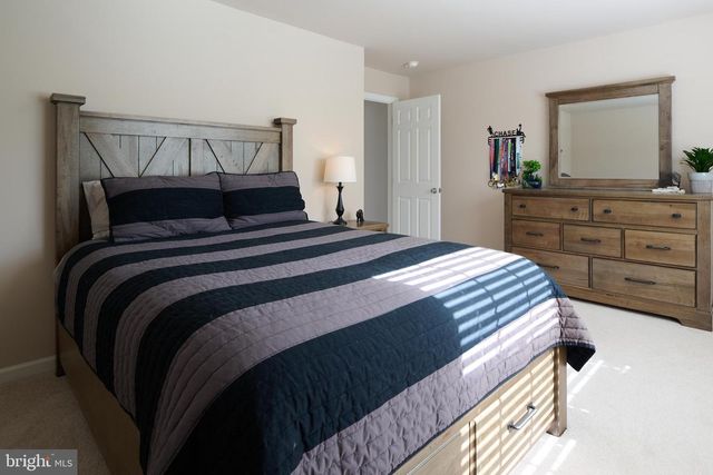 100 LOIS LN, State College, PA 16801