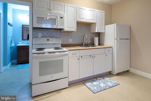 100 LOIS LN, State College, PA 16801