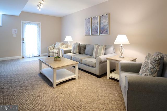 100 LOIS LN, State College, PA 16801