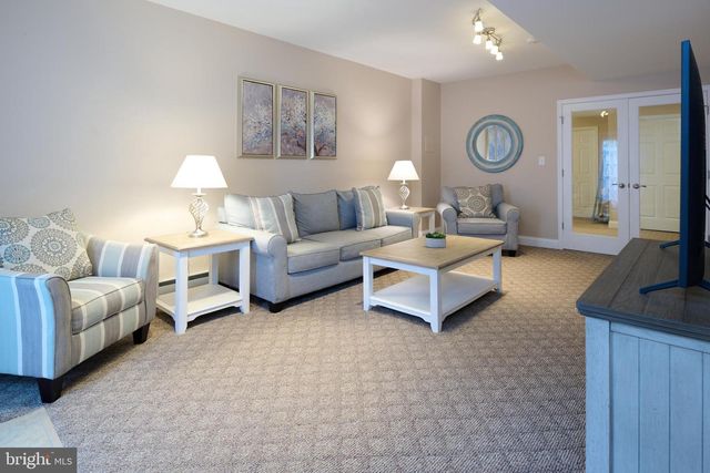 100 LOIS LN, State College, PA 16801