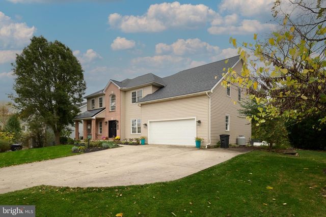 100 LOIS LN, State College, PA 16801