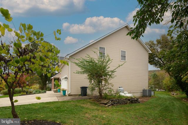 100 LOIS LN, State College, PA 16801