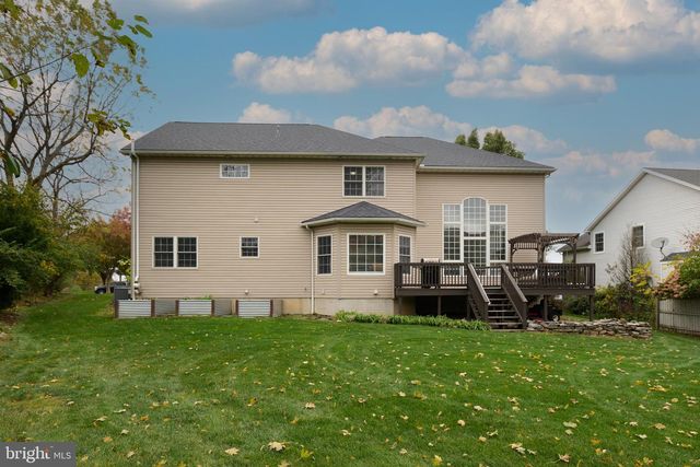 100 LOIS LN, State College, PA 16801