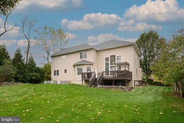 100 LOIS LN, State College, PA 16801