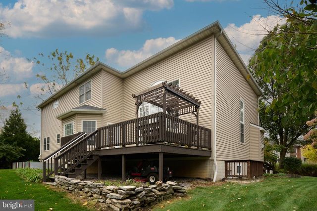 100 LOIS LN, State College, PA 16801