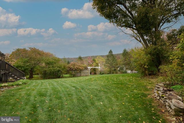 100 LOIS LN, State College, PA 16801