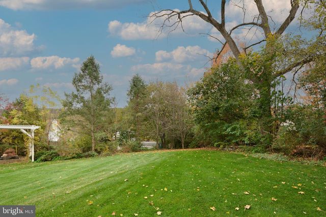 100 LOIS LN, State College, PA 16801