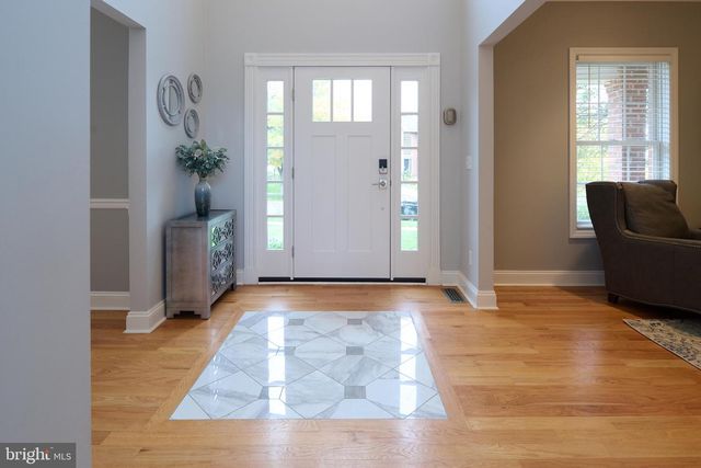 100 LOIS LN, State College, PA 16801