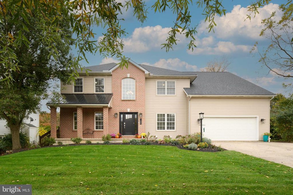 100 LOIS LN, State College, PA 16801