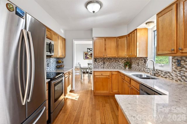 102 Charles Ridge Road, Asheville, NC 28805