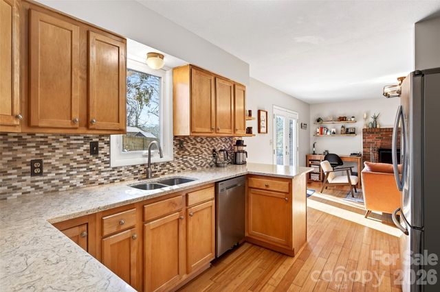 102 Charles Ridge Road, Asheville, NC 28805