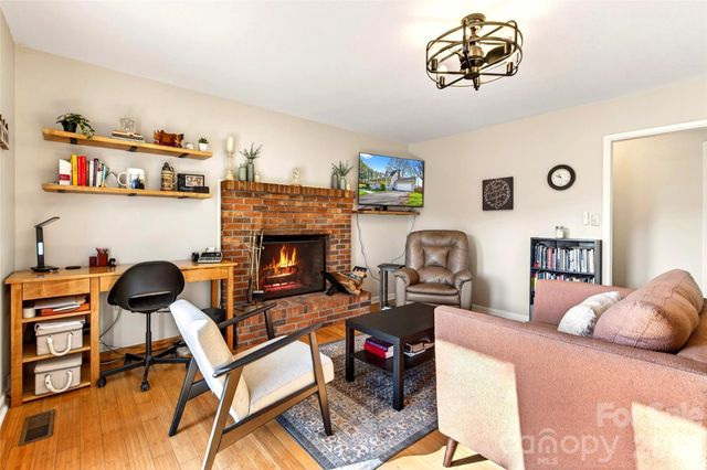 102 Charles Ridge Road, Asheville, NC 28805