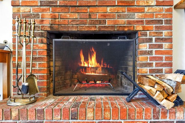 102 Charles Ridge Road, Asheville, NC 28805
