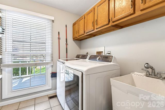102 Charles Ridge Road, Asheville, NC 28805