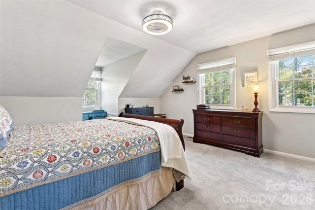 102 Charles Ridge Road, Asheville, NC 28805