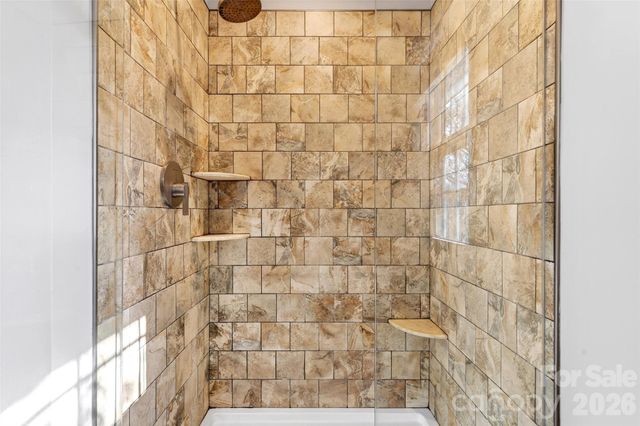 102 Charles Ridge Road, Asheville, NC 28805
