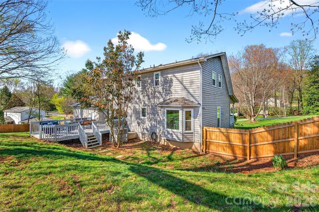102 Charles Ridge Road, Asheville, NC 28805