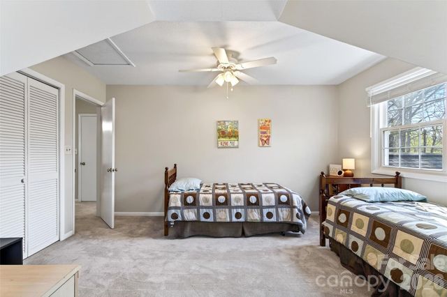 102 Charles Ridge Road, Asheville, NC 28805