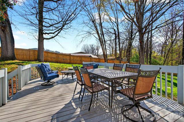 102 Charles Ridge Road, Asheville, NC 28805