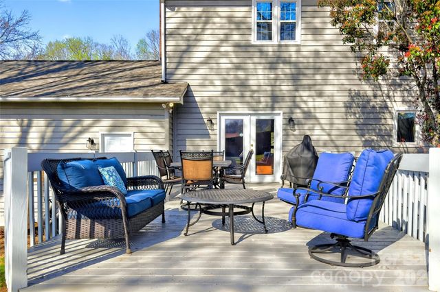 102 Charles Ridge Road, Asheville, NC 28805