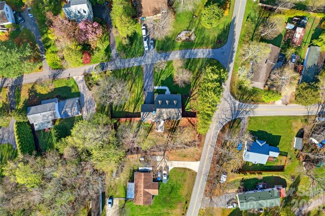 102 Charles Ridge Road, Asheville, NC 28805