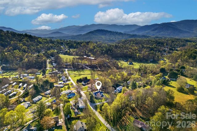 102 Charles Ridge Road, Asheville, NC 28805