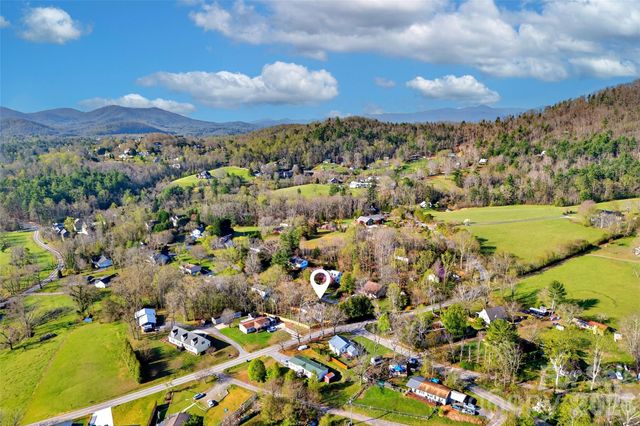 102 Charles Ridge Road, Asheville, NC 28805