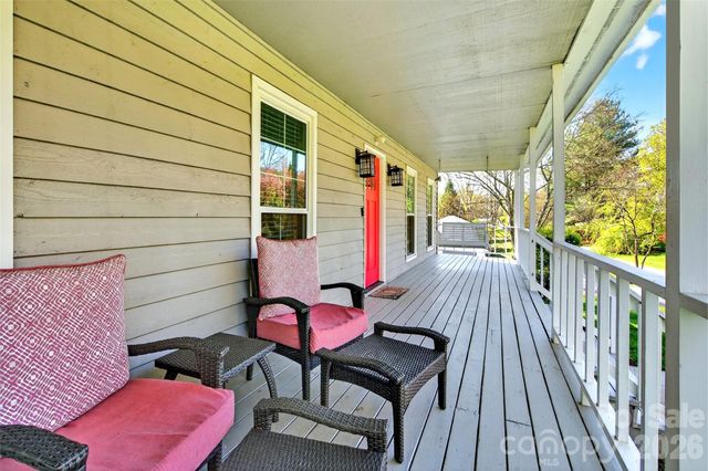 102 Charles Ridge Road, Asheville, NC 28805