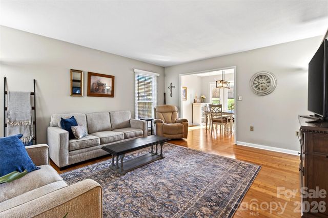 102 Charles Ridge Road, Asheville, NC 28805