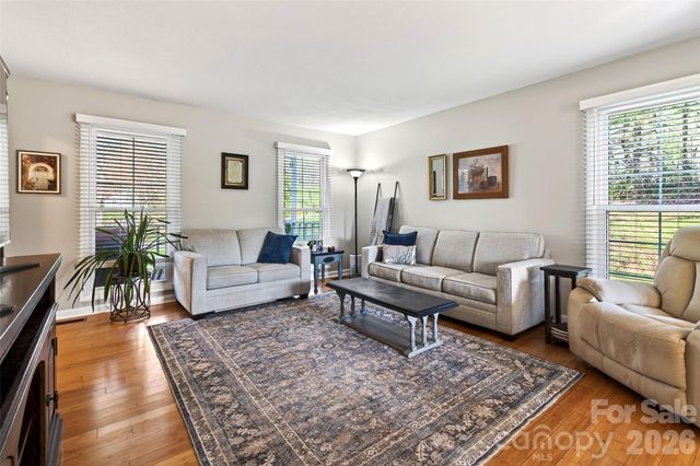 102 Charles Ridge Road, Asheville, NC 28805
