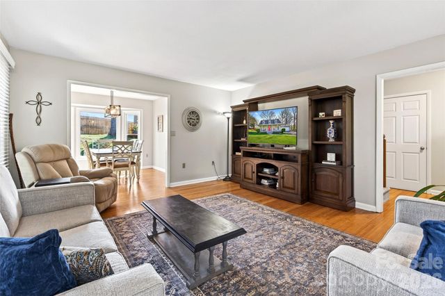 102 Charles Ridge Road, Asheville, NC 28805