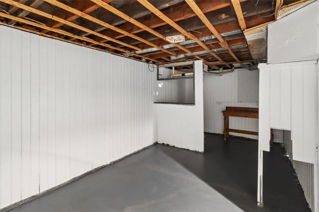 1824 Maple Street, Des Moines, IA 50316