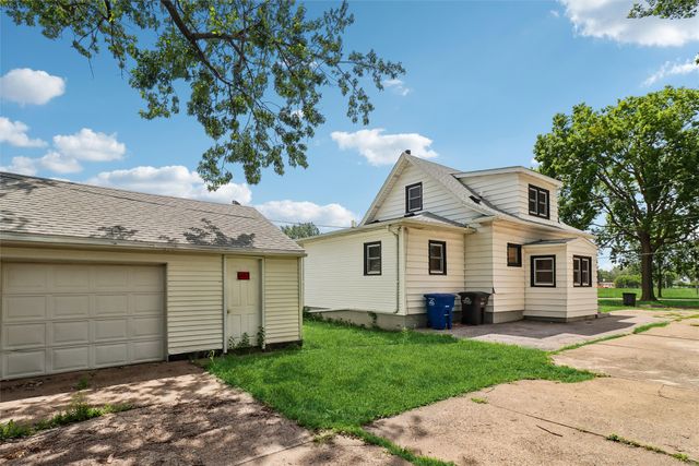 1824 Maple Street, Des Moines, IA 50316