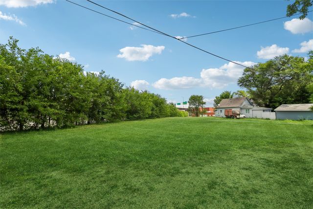 1824 Maple Street, Des Moines, IA 50316