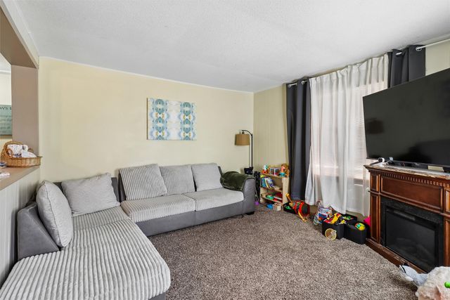 1824 Maple Street, Des Moines, IA 50316