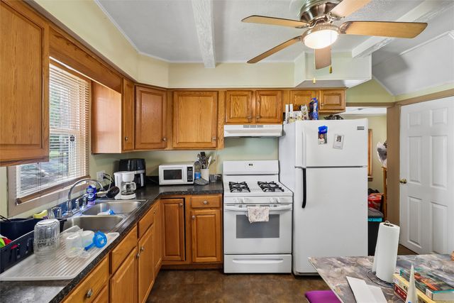 1824 Maple Street, Des Moines, IA 50316