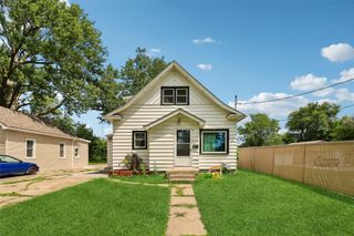 1824 Maple Street, Des Moines, IA 50316