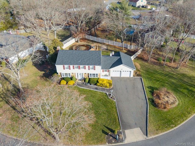 123 Wedgewood Drive, Coram, NY 11727