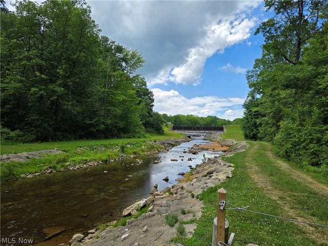 17866 Leggett Road, Montville, OH 44064