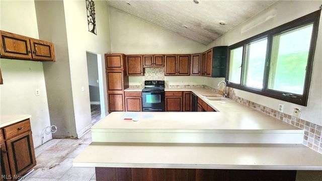 17866 Leggett Road, Montville, OH 44064