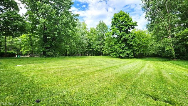 17866 Leggett Road, Montville, OH 44064