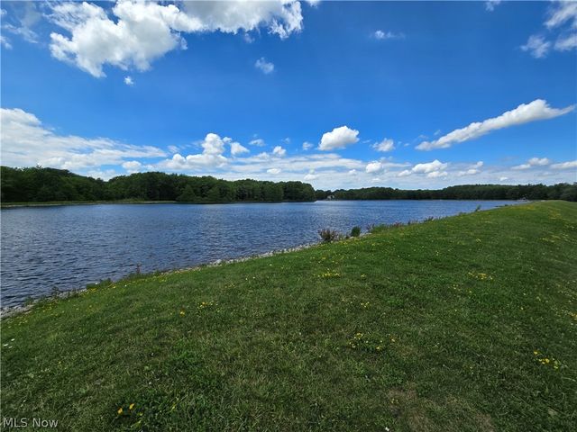 17866 Leggett Road, Montville, OH 44064
