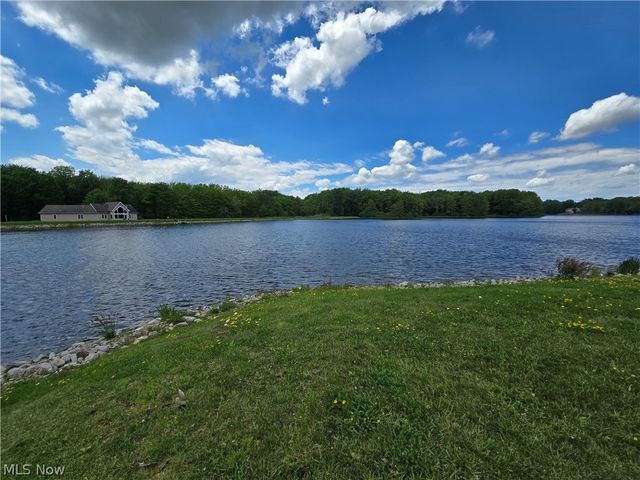 17866 Leggett Road, Montville, OH 44064