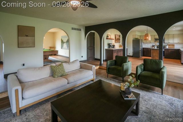 18071 Ryanwood Drive, Riverview, MI 48193