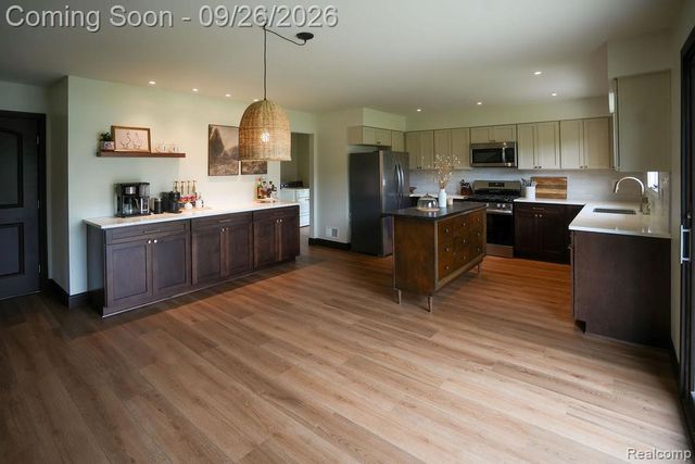 18071 Ryanwood Drive, Riverview, MI 48193