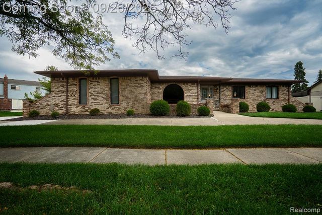 18071 Ryanwood Drive, Riverview, MI 48193