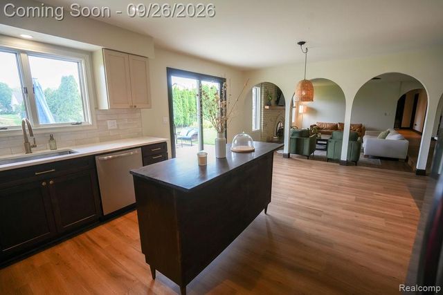 18071 Ryanwood Drive, Riverview, MI 48193