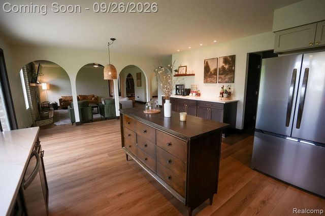 18071 Ryanwood Drive, Riverview, MI 48193